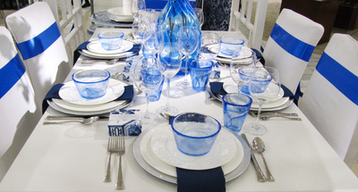 Festtags-Tafel in blau-weiss