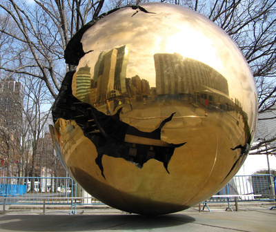 Eine-Welt-Skulptur bei UN in New York