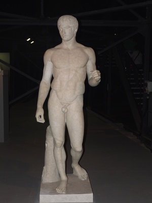 Männliche Statue