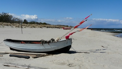 Fischerboot am Strand vor Usedom