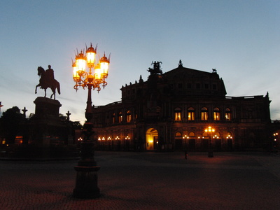 Semperoper am Abend