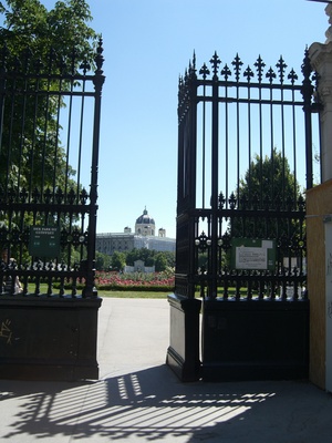 Volksgarten mit Naturhistorischem Museum Wien