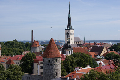 Olaikirche und Türme der Stadtmauer