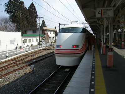 Schnellzug in der Station Nikko