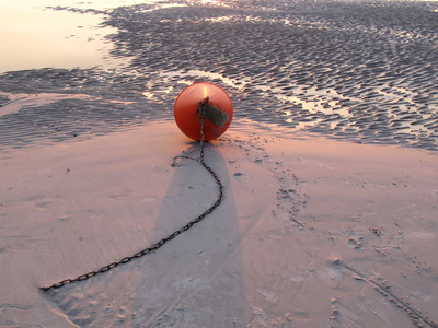 Strandverbot im Sonnenuntergang