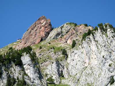 Speziell: Der rote Fels am Gipfel