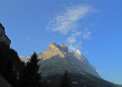 Erste Sonnenstrahlen an Eiger-Ostegg und Eiger