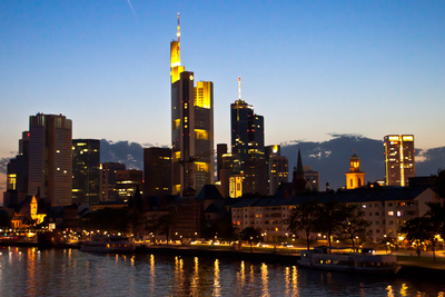 Skyline Frankfurt am Main in der Abenddämmerung