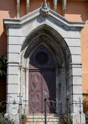 Neogotisches Portal