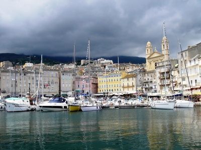 Gewitter über dem Hafen von Bastia