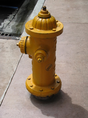 Gelber Feuerhydrant