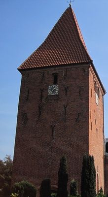 Kirchturm aus dem 13. Jahrhundert