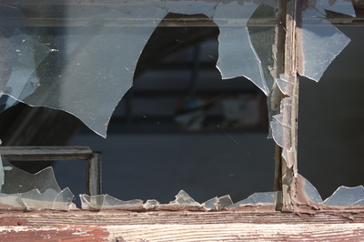 Zerbrochenes Fenster