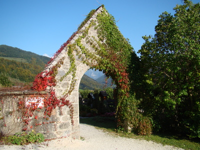 Tor auf dem Friedhof