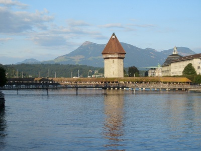 Kapellbrücke mit Wasserturm in Luzern