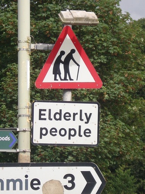 elderly people - Vorsicht