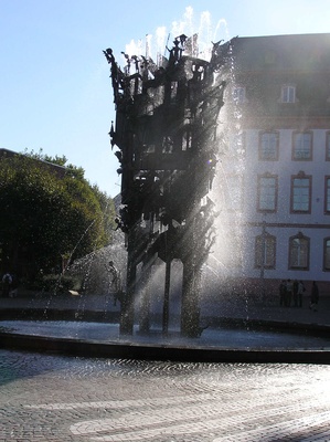 Fastnachtsbrunnen, Schillerplatz