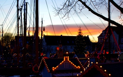 Weihnachtsmarkt am Museumshafen Leer.