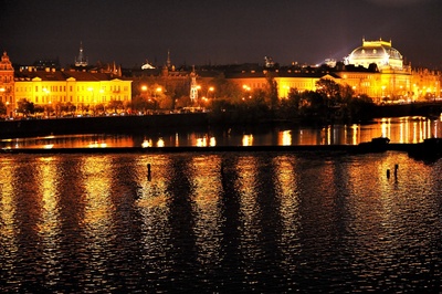 Blick auf das nächtliche Prag