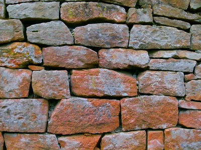 Trockenmauer aus Sandstein
