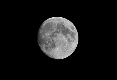 Ein fast perfekter Mond