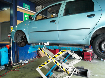 Kostenloses Foto: Autowerkstatt - pixelio.de