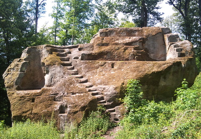 Ruine Rotenhahn im Fels