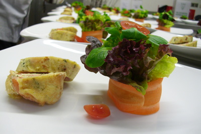 Lachsroulade  an Salatbouqette