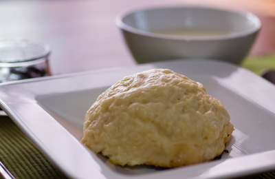 Dampfnudel mit Salzkruste