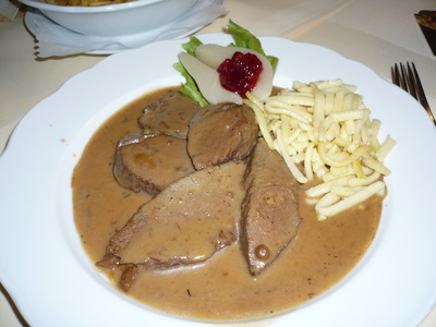 Braten mit Nudeln