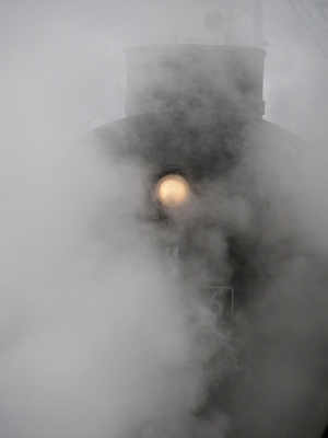 Dampflok im Nebel