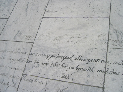 Inschrift auf dem Freedom Plaza, Washington D.C.