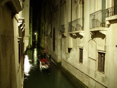 Venezianische Gondel bei Nacht