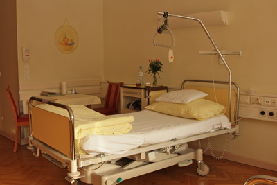 Krankenbett 2
