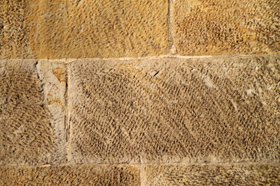 Sandsteinmauer der St.Peter und Paul Kirche