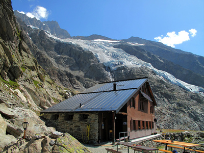 Schreckhorn-Hütte (2530 m)