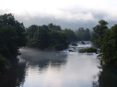 Morgennebel am Fluss