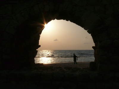 sonnenuntergang am strand von tel aviv