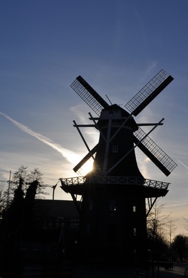 Mühle im Gegenlicht