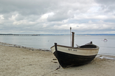 Fischerboot am Strand bei Binz