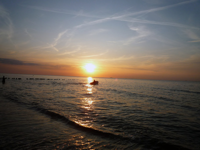 Bootsfahrt in den Sonnenuntergang