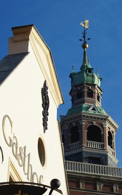 Leer (Ostfriesland) - Rathausturm und Gasthof