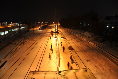 Bahnsteig bei Nacht