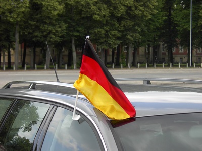 Deutschlandfahne am Auto