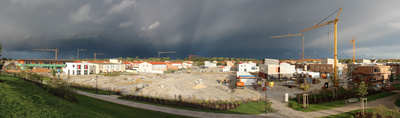 Neubaugebiet vor Gewitter (Panorama)