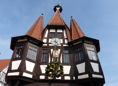 Rathaus von Michelstadt im Osterschmuck