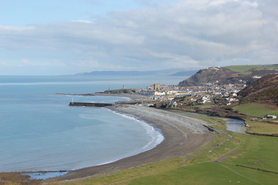 Blick über Aberystwyth an der walisischen Küste