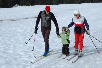 Skilaufen lernen mit Oma und Opa