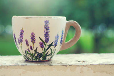 Mediterrane Kaffeetasse mit Lavendel Motiv (Blumentopf)