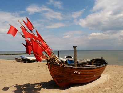 Fischerboot mit Netzflaggen